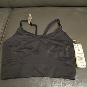 Adidas Women's Seamless sport bra Size M New with tag